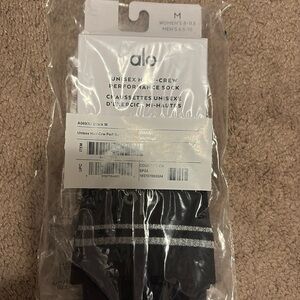 Unisex half-crew performance sock